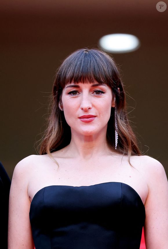 Juliette Armanet - Montée des marches du film "Partir un jour" pour la cérémonie d'ouverture du 78e Festival International du Film de Cannes, au Palais des Festivals à Cannes. Le 13 mai 2025. © Jacovides-Moreau / Bestimage