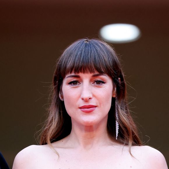 Juliette Armanet - Montée des marches du film "Partir un jour" pour la cérémonie d'ouverture du 78e Festival International du Film de Cannes, au Palais des Festivals à Cannes. Le 13 mai 2025. © Jacovides-Moreau / Bestimage