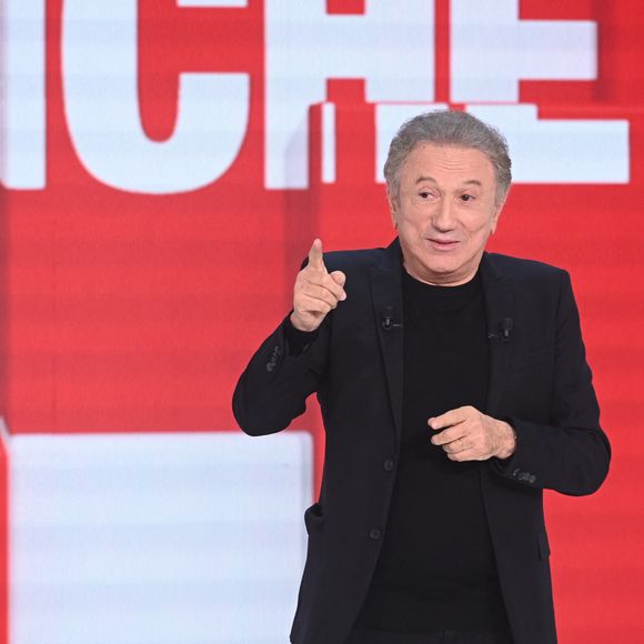 Exclusif - Michel Drucker lors de l'enregistrement de l'émission "Vivement dimanche" au studio Rive Gauche, présentée par M.Drucker avec une diffusion sur France 3 à Paris, France. © Guillaume Gaffiot/Bestimage