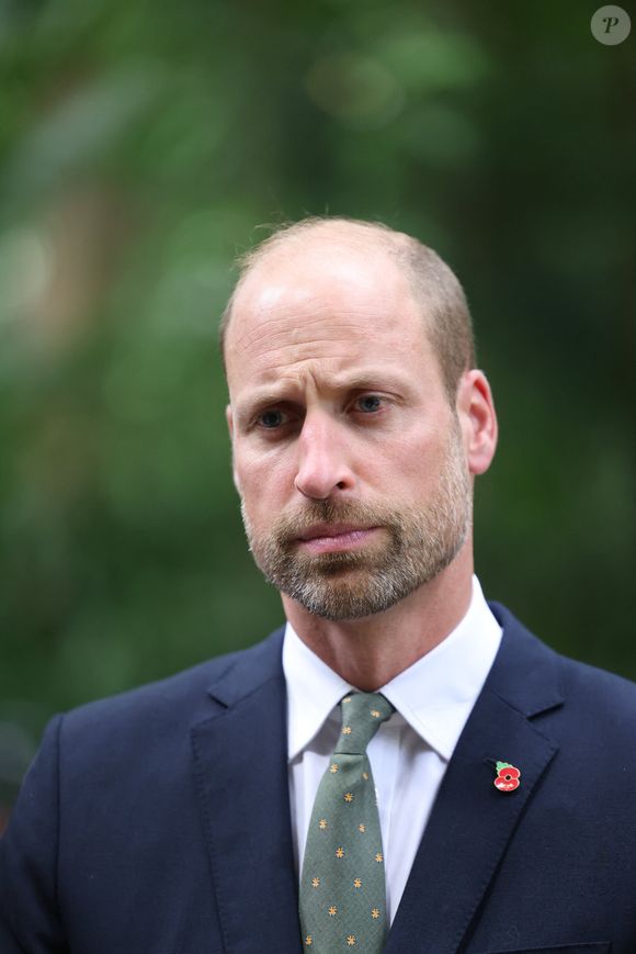 Le prince William, prince de Galles, et le Premier ministre britannique Keir Starmer rencontrent de jeunes leaders brésiliens du programme Next Generation du British Council au musée Emilio Goeldi de Belém, au Brésil, lors du sommet Cop30 le 6 novembre 2025. Photo par Mirrorpix / Bestimage