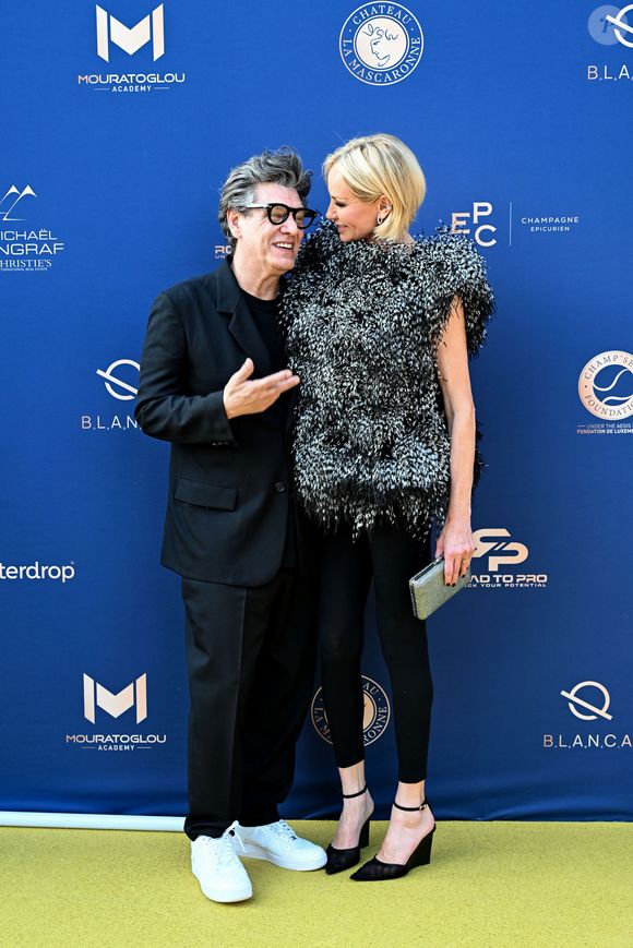 Marc Lavoine et sa compagne Adriana Karembeu - 11ème édition du Gala de charité de Patrick Mouratoglou à la Mouratoglou Academy & Resort à Biot le 21 juin 2025.  © Bruno Bebert/Bestimage