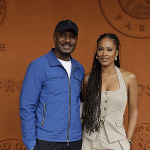 Eddy de Pretto, François Berléand, Harry Roselmack, Sylvie Testud ou encore Elisa Zylberstein ont complété ce parterre étoilé.

Harry Roselmack et sa nouvelle compagne Jennifer Galap lors des Internationaux de France de Tennis de Roland Garros 2025, à Paris, France, le 7 juin 2025. 

© Cyril Moreau / Bestimage