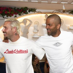 M. Pokora et Tony Parker sont amis de longue date.

Exclusif - M. Pokora et Tony Parker au VIP Room à Saint-Tropez, Côte d'Azur, France. © Hippolyte Hamonet/Bestimage