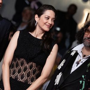Marion Cotillard, Bertrand Mandico - Montée des marches du film " Roma elastica " lors du 79ème Festival International du Film de Cannes, le 20 mai 2026. © Jacovides-Moreau / Bestimage