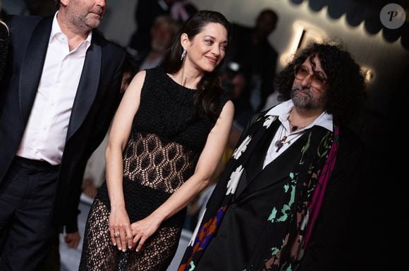 Marion Cotillard, Bertrand Mandico - Montée des marches du film " Roma elastica " lors du 79ème Festival International du Film de Cannes, le 20 mai 2026. © Jacovides-Moreau / Bestimage