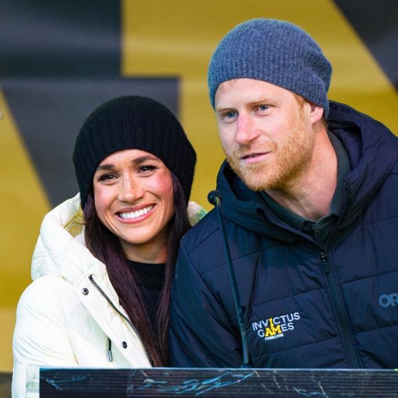 La femme du prince Harry vient de sortir la série With love, Meghan, sur Netflix

Le prince Harry, duc de Sussex et Meghan Markle, duchesse de Sussex, assistent à un match de basketball en fauteuil lors des "Invictus Games Vancouver Whistler 2025" à Vancouver, le 9 février 2025. Backgrid UK/ Bestimage