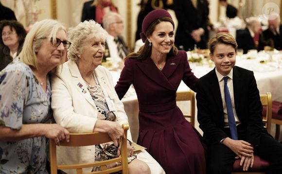 Catherine (Kate) Middleton, princesse de Galles, et le prince George de Galles - Les membres de la famille royale britannique assistent à la célébration du 80ème anniversaire de la fin de la Seconde guerre mondiale (VE80 Tea Party) au palais de Buckingham, à Londres, au Royaume-Uni, le 5 mai 2025. © Jordan Pettitt/WPA-Pool/Bestimage