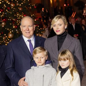 Il y a quelques semaines, le 9 avril 2025, Jacques et Gabriella ont également fait leur première visite officielle en Bretagne et en Normandie avec leur papa. C

Le prince Albert II de Monaco et la princesse Charlène, avec leurs enfants, les jumeaux princiers, Jacques et Gabriella, ont donné le coup d'envoi des illuminations de la SBM, sur la Place du Casino de Monaco. 
© Olivier Huitel/Pool Monaco/Bestimage