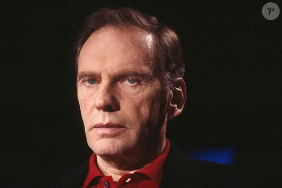 Le comédien Jean-Louis Trintignant sur le plateau de l'émission 7 sur 7 d'Anne Sinclair dans les années 1980, Paris, France.  Photo by Pascal Baril/ABACAPRESS.COM