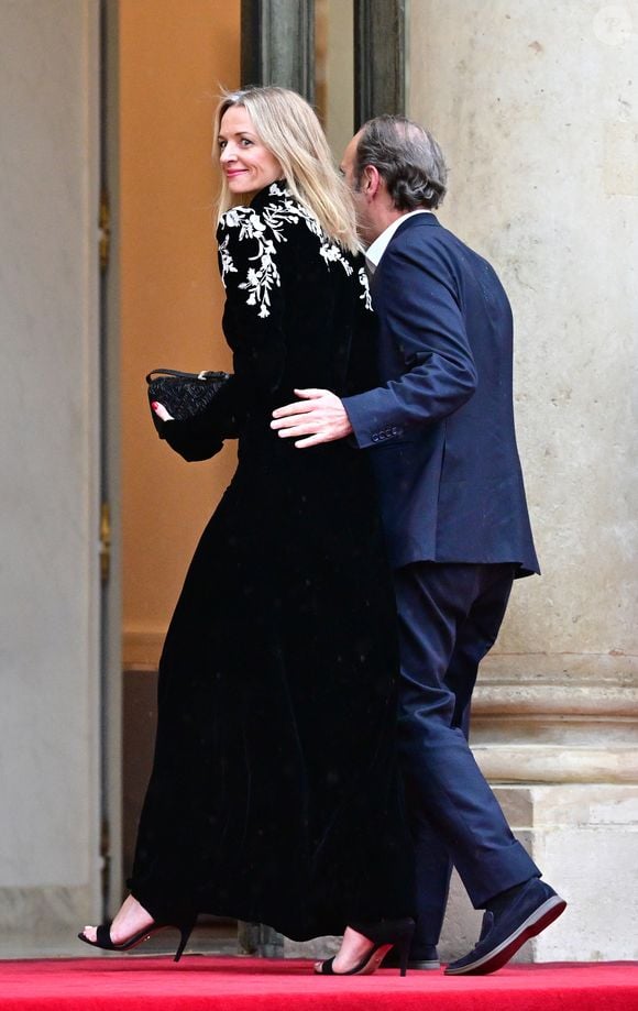 Depuis 2012, cela n'était pas arrivé mais ce jour-là un président brésilien a bien réalisé sa première visite d'État en France. 

Xavier Niel, Pdg de Iliad et sa compagne Delphine Arnault , directrice de la maison Dior - Arrivées des personnalités au dîner d’État en l’honneur du président brésilien et de sa femme au palais présidentiel de l’Élysée à Paris le 5 juin 2025.

© Christian Liewig / Bestimage