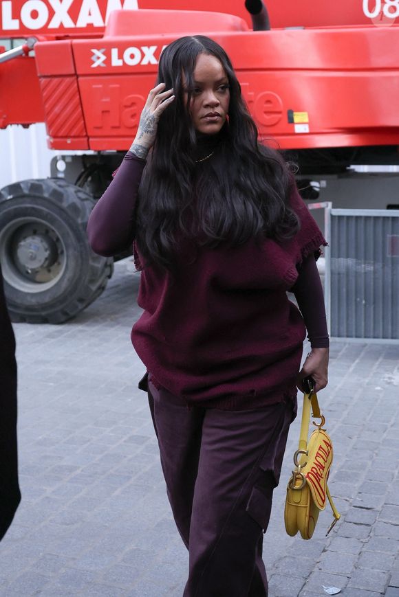 Rocki arborait une coiffe Dior Haute Couture ainsi qu'une pièce pour le moins inattendue : à savoir une véritable couche signée de la mythique maison parisienne également. Du jamais vu.
Backgrid USA / Bestimage