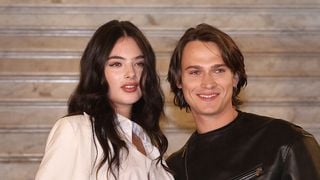 Deva Cassel, sosie de sa mère Monica Bellucci : au bras de son chéri Saul Nanni, elle assure la relève