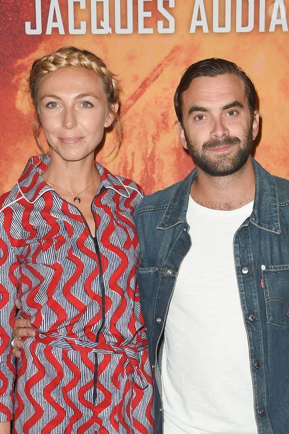 Amélie Etasse et un ami - Avant-première du film "Les frères sisters" au cinéma l'UGC Normandie à Paris. © Coadic Guirec/Bestimage