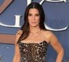 Tout d'abord, Sandra Bullock privilégie un apport régulier en protéines dès le premier repas de la journée.

Sandra Bullock à la premiere européenne de "Practical Magic 2", le 26 Août 2026 à Londres.

 © James Warren/Famous/StarMax/Bestimage