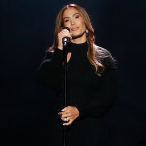 Exclusif - Vitaa (surprise de L.Fabian)  - Surprises - Enregistrement de l'émission "La Boîte à Secrets N°19" dans les studios de la Cité du Cinéma à Saint-Denis, présentée par F.Bollaert et diffusée le 3 janvier sur France 3
© Christophe Clovis / Bestimage