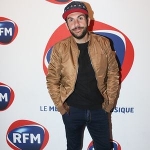 Laurent Ournac co-animateur dans les studios de RFM à Paris le 15 avri 2016. © CVS/Bestimage