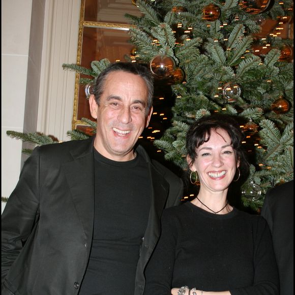 Ardisson était connu pour son style impertinent et son franc-parler. 

Béatrice et Thierry Ardisson - soirée pour le lancement du premier CD Rue du Faubourg Saint-Honoré à l'hôtel Bristol.