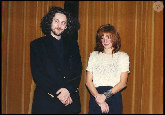 Il ajoutait : "Mylène était charmante, mais elle parlait très très peu, elle avait une étrangeté, elle était assez marquante dans ses silences... Elle était presque conforme à l'image de 'Maman a tort'. Et finalement on a enregistré avec elle".

Archives - Mylène Farmer et Laurent Boutonnat à la première de "Giorgino" @Rindoff-Bowen