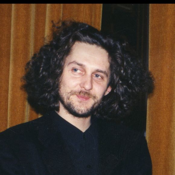 Il ajoutait : "Mylène était charmante, mais elle parlait très très peu, elle avait une étrangeté, elle était assez marquante dans ses silences... Elle était presque conforme à l'image de 'Maman a tort'. Et finalement on a enregistré avec elle".

Archives - Mylène Farmer et Laurent Boutonnat à la première de "Giorgino" @Rindoff-Bowen