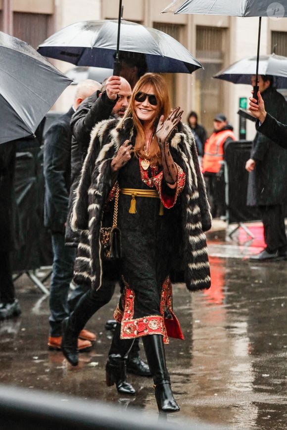 Carla Bruni Sarkozy - Arrivées au défilé Vertigeneux, the Valentino au palais Brongniart Collection Haute Couture Printemps/Eté 2025 lors de la Fashion Week de Paris (PFW), France, le 29 janvier 2025. © Christophe Clovis/Bestimage