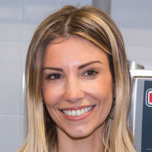 Ava aura-t-elle envie, un jour, de se présenter au concours Miss France ? Pour l'instant, l'adolescente semble avoir pris un tout autre chemin que sa célèbre maman, sacrée Miss France et Miss Europe en 2006 : Ava a en effet été prise comme stagiaire, au sein de l'hôtel de Crillon, à Paris.
Alexandra Rosenfeld Miss France et Miss Europe 2006 lors de la conférence de presse du 'Salon de la Patisserie 2019' à l'école 'Le Cordon bleu' le 16 avril 2019 à Paris, France.