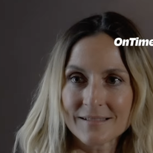 Elle a même précisé s'être "endormie au milieu d'une phrase" pas plus tard que la nuit précédente, alors qu'elle était en "after tisane très rock" avec des amies, parmi lesquelles l'humoriste Marie Papillon. 

Camille Chamoux dans Ontimeofficiel
