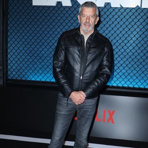 renforçant ainsi son attachement à ce village grâce à ce mariage heureux qui a pu y être célébré le 23 mai 2015.

Michel Cymes assiste à l'avant-première de " La Cage " au Pathe Palace à Paris, France, le 04 novembre 2024. Photo par Jerome Dominé/ABACAPRESS.COM