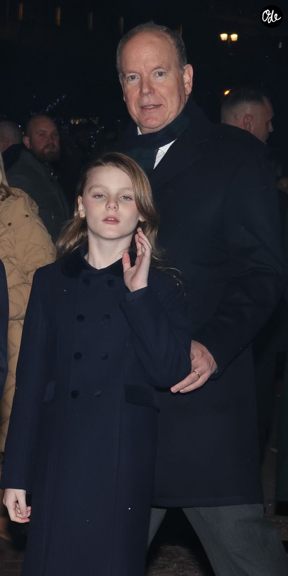 Le prince Albert II de Monaco, sa femme la princesse Charlene de Monaco, leurs enfants le prince héréditaire Jacques, marquis des Baux, la princesse Gabriella, comtesse de Carladès, et Mélanie de Massy sont au Quai Antoine 1er au port Hercule pour le traditionel embrasement de la barque et le spectacle de drônes lors de la célébration de la Sainte Dévote à Monaco, le 26 janvier 2026. 
© Claudia Albuquerque / Bestimage