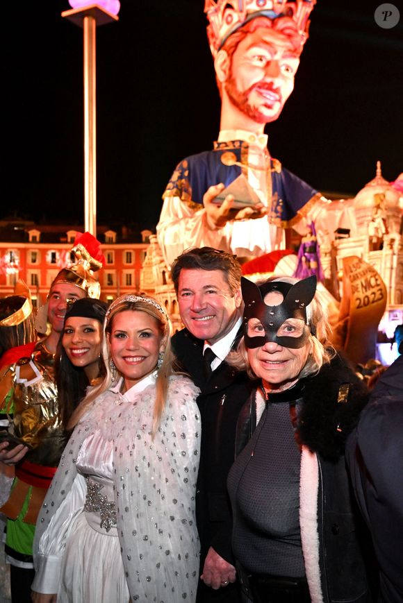 Exclusif - Christian Estrosi, Laura Tenoudji Estrosi, sa mère et Myriam Seurat - Laura Tenoudji Estrosi avec son mari Christian Estrosi, le maire de Nice, et ses enfants Milan et Bianca, ont participé à un corso carnavalesque du 150eme Carnaval de Nice entourés par des proches et des amis, le 18 février 2023. © Bruno Bebert/Bestimage
