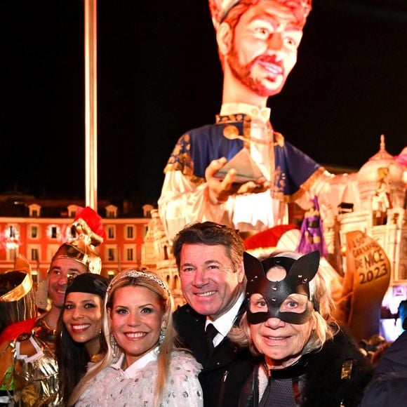 Exclusif - Christian Estrosi, Laura Tenoudji Estrosi, sa mère et Myriam Seurat - Laura Tenoudji Estrosi avec son mari Christian Estrosi, le maire de Nice, et ses enfants Milan et Bianca, ont participé à un corso carnavalesque du 150eme Carnaval de Nice entourés par des proches et des amis, le 18 février 2023. © Bruno Bebert/Bestimage