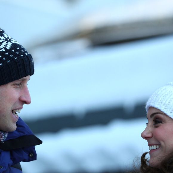 Le prince William, duc de Cambridge et Catherine Kate Middleton (enceinte), duchesse de Cambridge rencontrent des enfants de l'école de ski à Oslo le 2 février 2018. © AGENCE / BESTIMAGE