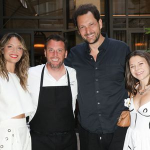 Exclusif - Norbert Tarayre, Éric Antoine et sa compagne Gennifer Demey et Juju Fitcats lors de l'inauguration Le Patio by Norbert Tarayre au Prince de Galles à Paris, France, le 4 juillet 2025. © Coadic Guirec/Bestimage