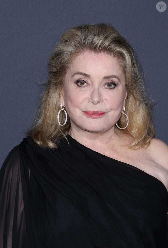 n'apprécie pas vraiment cette cérémonie
Catherine Deneuve sera la Présidente de la 50e cérémonie des César - Catherine Deneuve - Photocall du dîner "Women in Motion" par le groupe Kering, Place de la Castre, lors du 77ème Festival International du Film de Cannes
©AGENCE / BESTIMAGE