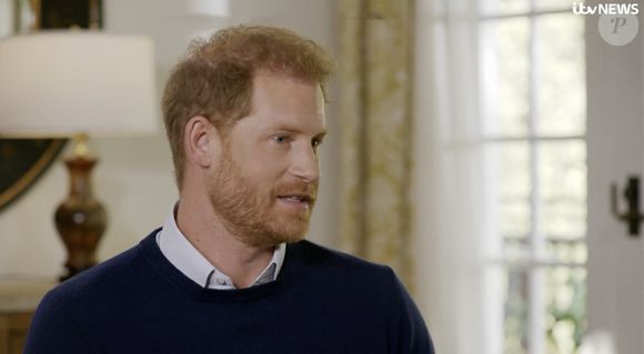Selon Grant Harrold, ancien majordome de la famille royale, l'époux de Meghan Markle pourrait retrouver son père en Ecosse.

Le prince Harry esquive la question lors d'une interview à la télévision britannique sur le couronnement de son père. © JLPPA / Bestimage