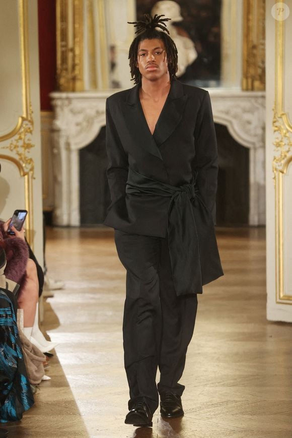 Henry Samuel Klum (Fils de Heidi Klum et Seal) défile lors du défilé Lena Erziak Women's Haute-Couture Spring/Summer 2025 dans le cadre de la semaine de la mode à Paris, France, le 28 janvier 2025. Photo by Jerome Dominé/ABACAPRESS.COM