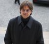 Après avoir présenté ses excuses en début de journée, le père de l'acteur Lucas Bravo a été informé de la décision par la direction.

Daniel Bravo - Arrivées à la cérémonie religieuse en hommage à Rolland Courbis dans l'église de la Madeleine à Paris, France, le 14 janvier 2026. © Jacovides-Moreau/Bestimage