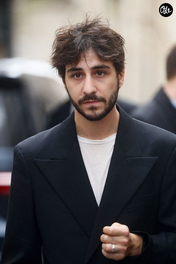 Ben Attal lors de la cérémonie de dévoilement de la plaque "Maison des Illustres" de la Maison Gainsbourg à Paris, France, le 2 avril 2024. © Christophe Clovis/Bestimage