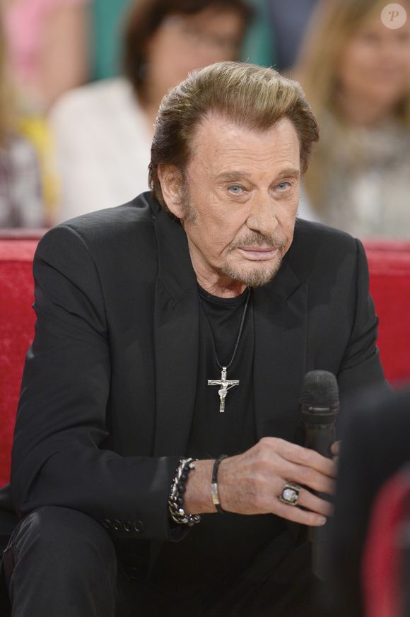 Johnny Hallyday - Johnny Hallyday sur l'enregistrement de l'émission "Vivement Dimanche" à Paris le 19 novembre 2014. © COADIC GUIREC / BESTIMAGE