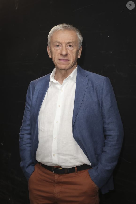 Des écrivains et historiens comme Jean-Christophe Rufin, Alain Mabanckou et Pascal Blanchard font résonner les voix de l’histoire et des identités africaines.

Exclusif - Jean-Christophe Rufin en backstage de l'enregistrement de l'émission "Le Grand Echiquier, Spéciale Afrique", présentée par C.Chazal et A.Manoukian et diffusée le 28 août 2025 sur France 2, à Paris, France, le 14 septembre 2024. © Jack Tribeca/Bestimage