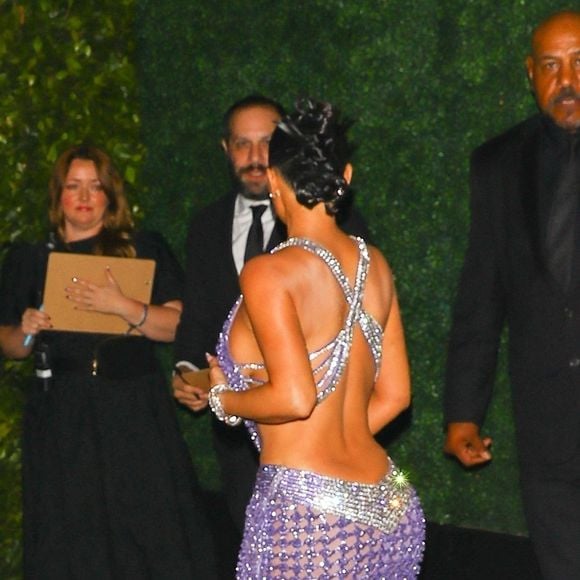 Kim Kardashian à la soirée d'anniversaire de sa maman Kris Jenner à Beverly Hills, dans la maison de Jeff Bezos, le 8 novembre 2025. © Backgrid USA / Bestimage