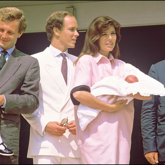 Sortie de clinique de Charlotte Casiraghi et sa mère Caroline de Monaco avec Andrea et Stefano Casiraghi, ses parents ainsi que Rainier III et son fils Albert de Monaco