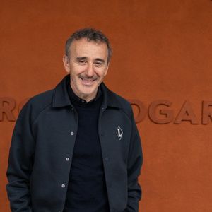Vendredi 17 juillet 2026, l’humoriste de 62 ans a dû se rendre aux urgences alors qu’il séjournait en Corse.

Elie Semoun assiste au tournoi de Roland-Garros 2026, le 3 juin 2026 à Paris, en France. Photo : Laurent Zabulon/ABACAPRESS.COM