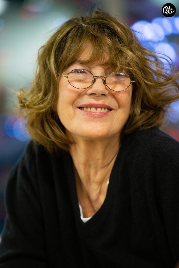 Jane Birkin dédicace son livre "Post-Scriptum" à la librairie Filigranes à Bruxelles en Belgique le 25 novembre 2019.
ALAIN ROLLAND/ IMAGEBUZZ/ BESTIMAGE