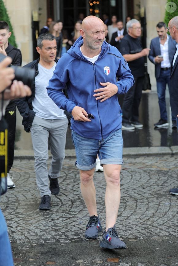 Fabien Barthez - Les joueurs de football de l'équipe de France 98 championne du monde quittent l'hôtel Crillon à l'occasion du 20ème anniversaire de leur victoire. Paris le 11 juin 2018.
Crédit : Agence / Bestimage