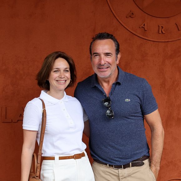 mais l'ex-patineuse était absente d'un événement important pour l'acteur. 

Jean Dujardin et sa femme Nathalie Péchalat au village lors des Internationaux de France de tennis de Roland Garros 2023, à Paris, France, le 11 juin 2023. 

© Jacovides-Moreau/Bestimage