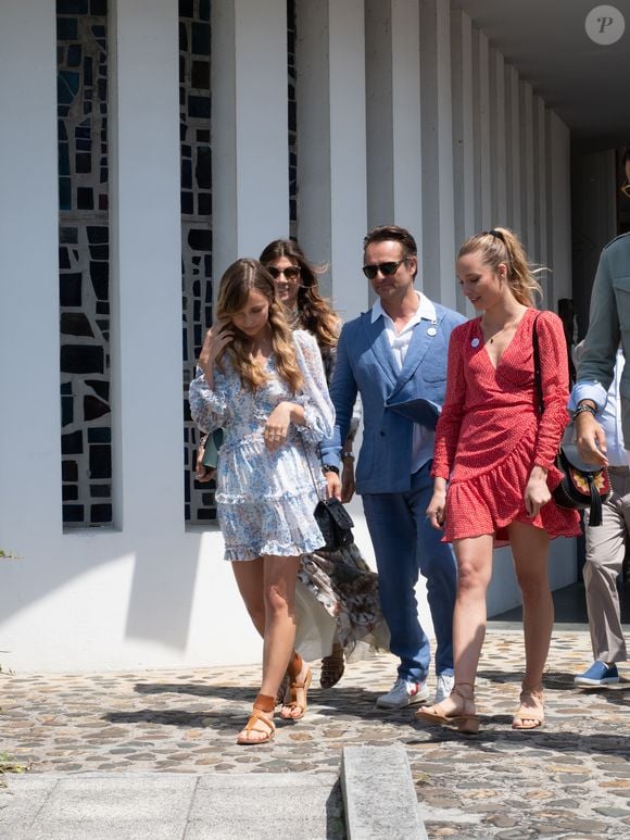 Une information qu'avait confirmée son illustre paternel David Hallyday aux équipes de Télé Star.

David Hallyday avec sa femme Alexandra et ses filles Emma et Ilona - Mariage de Laura Smet et Raphaël Lancrey-Javal à l'église Notre-Dame des Flots au Cap-Ferret le jour de l'anniversaire de son père Johnny Hallyday le 15 juin 2019.