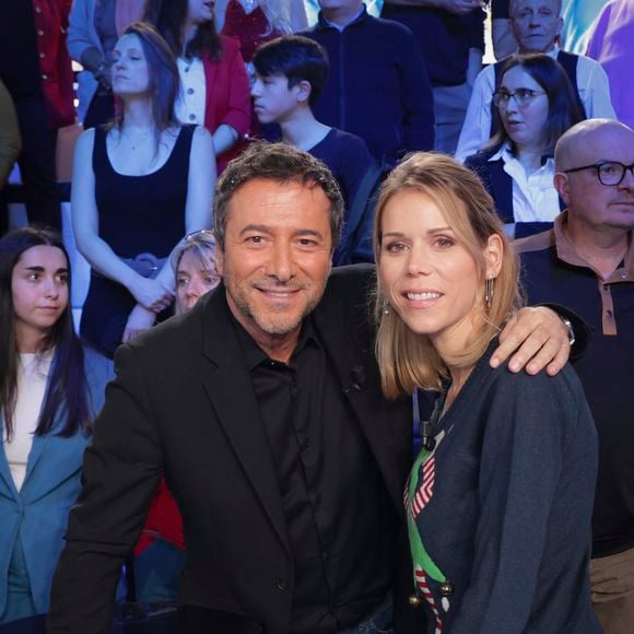 Elle est avocate de profession et écrivaine, elle a rejoint "Touche pas à mon poste" l'année dernière

Tiphaine Auzière pésente chaque semaine dans TPMP pour une chronique de droit - Exclusif - Bernard Montiel et Tiphaine Auzière sur le plateau de l'émission "Touche pas à mon poste" (TPMP) diffusée en direct sur C8 le 19 décembre 2024 

© Jack Tribeca / Bestimage