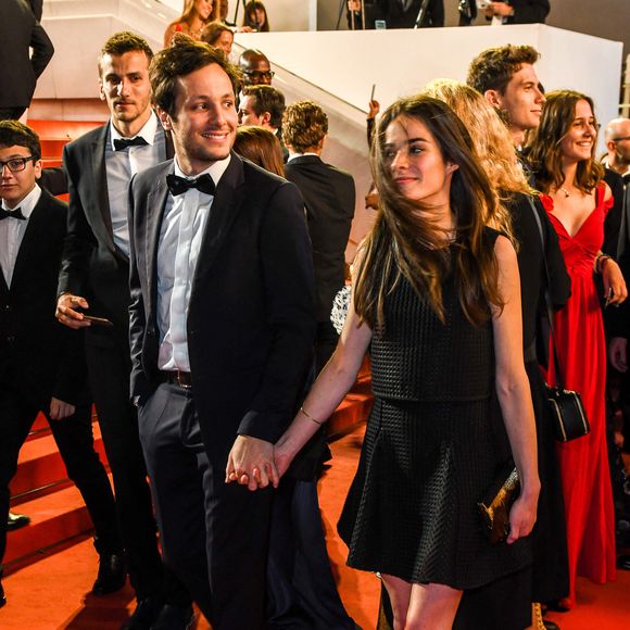 Ayant suivi les cours d'une école de mode, Vianny est passionné par le sujet.

La chanteuse française Vianney Bureau connue sous le nom de Vianney arrive, avec sa petite amie, à la projection de 'Happy End', lors du 70e Festival de Cannes, à Cannes, en France, le 22 mai 2017. Photo Ammar Abd Rabbo/ABACAPRESS.COM