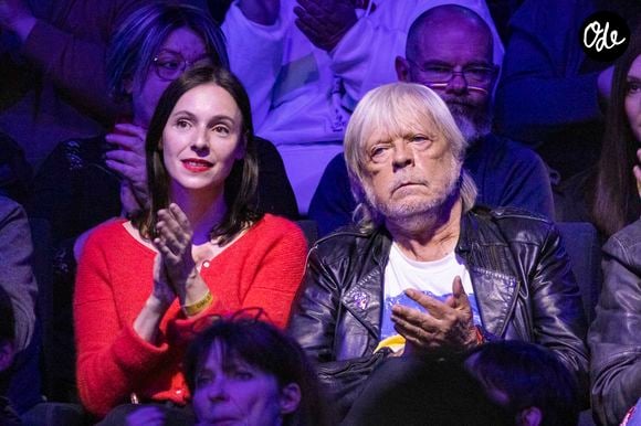 La fille unique de Renaud a choisi de quitter la France au sortir de l'adolescence pour vivre plusieurs années loin des siens outre-Atlantique...

Renaud et sa fille Lolita Séchan lors de l'enregistrement de l'émission "Joyeux anniversaire Renaud" au Dôme de Paris, diffusée le 10 mai 2022 sur France 2. Crédit Cyril Moreau / Bestimage