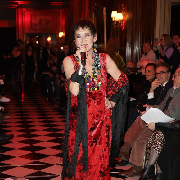 Exclusif - Caroline Loeb - Défilé rétrospectif Nathalie Garçon à l'occasion de ses 35 ans de sa marque lors d'une closing party à l'hôtel Raphael à Paris le 19 novembre 2024. © Coadic Guirec/Bestimage